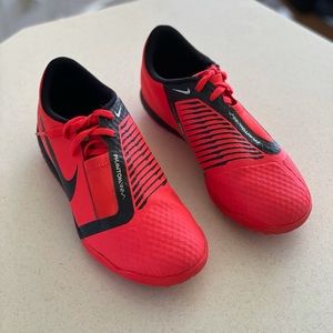 Nike Phantom VNM Indoor/ Outdoor Soccer Shoes 5Y